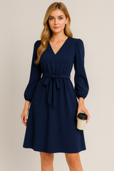 秋と冬のヨーロッパとアメリカの女性の服の長袖小さなVネックレースアップドレス